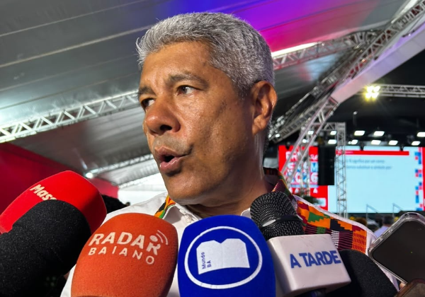 ‘Não considero’, diz Jerônimo sobre possível vitória de Flávio Bolsonaro