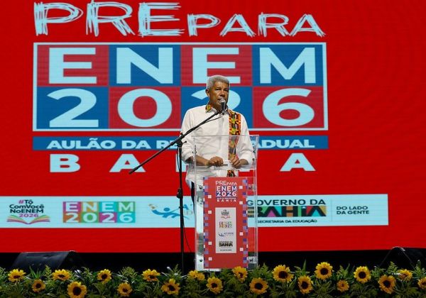 Jerônimo participa de aulão para o Enem com estudantes em Salvador