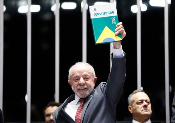 Governo Lula admite falta de recursos para manter políticas atuais a partir de 2028