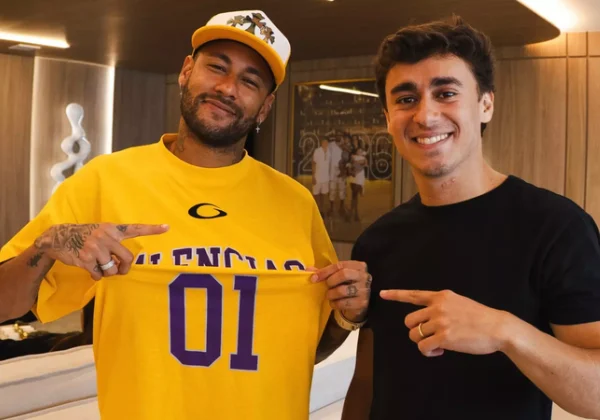 Com Neymar, Nikolas Ferreira compara número de camisa do jogador com '22' de Flávio Bolsonaro