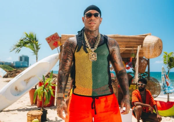 Oh Polêmico grava clipe de nova música em praia e comunidade de Salvador