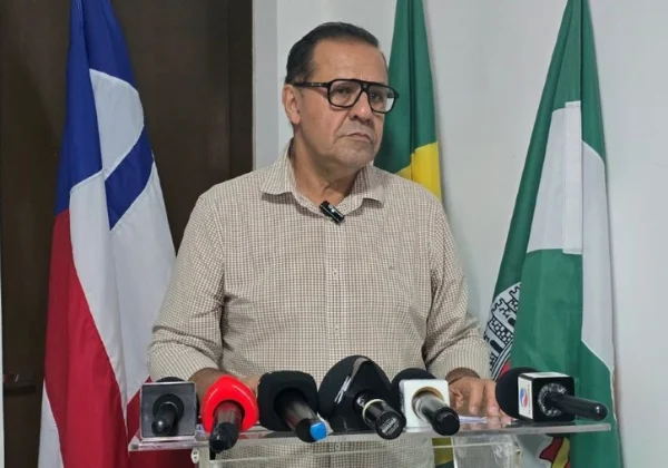 Prefeito de cidade baiana reduz próprio salário em 30% para conter crise financeira
