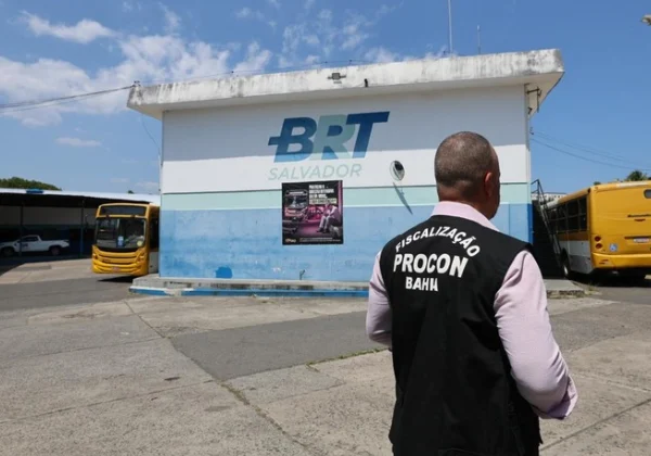 Procon-BA fiscaliza empresas de ônibus em Salvador e identifica 544 veículos parados