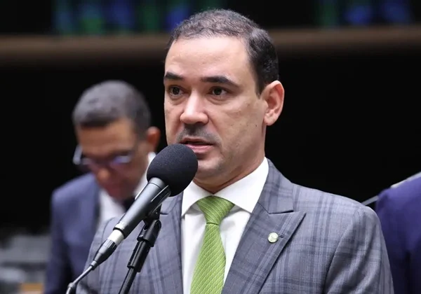 Vicentinho Júnior é eleito governador do Tocantins