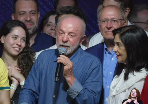 Reeleito presidente, Lula promete regular redes sociais