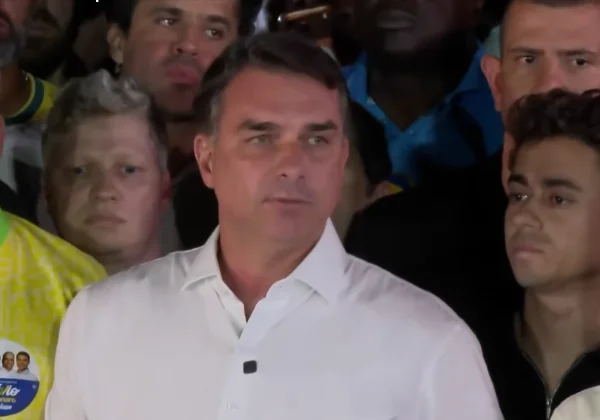 TSE desmente Flávio Bolsonaro e diz que não retirou fiscais do PL de sala-cofre