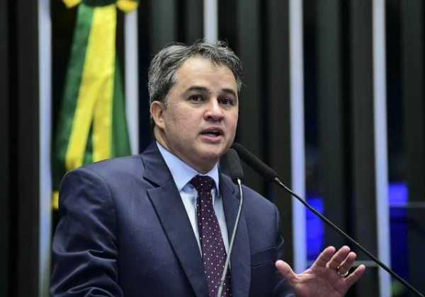 Retenção de passaporte de Flávio Bolsonaro gera críticas ao STF: 'medida antidemocrática'