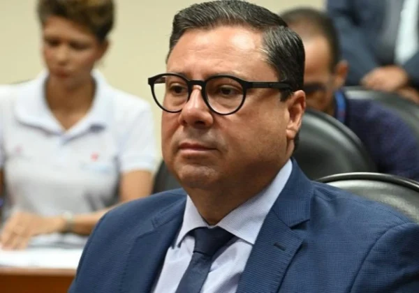 Deputado critica vandalismo em protesto contra Prefeitura de Salvador e questiona presença de secretário de Jerônimo