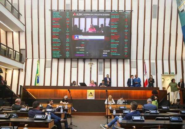 Deputados da Alba fazem balanço das eleições em primeira sessão após o pleito