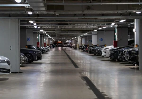 Projeto prevê estacionamento gratuito para trabalhadores de shoppings 