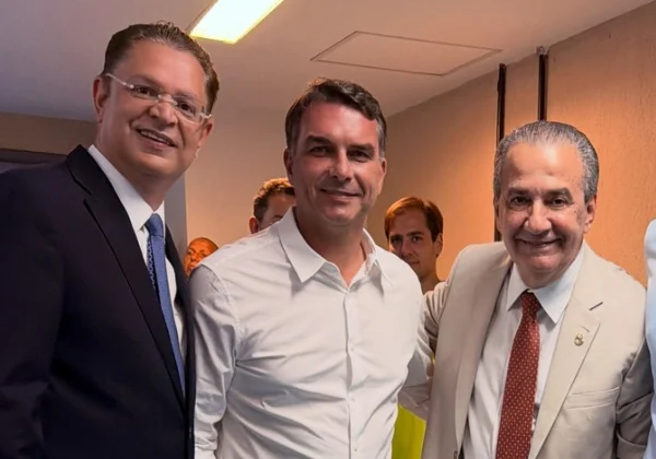 ‘Esses filhos de Bolsonaro são uns jumentos’, diz Malafaia após carta golpista de Flávio
